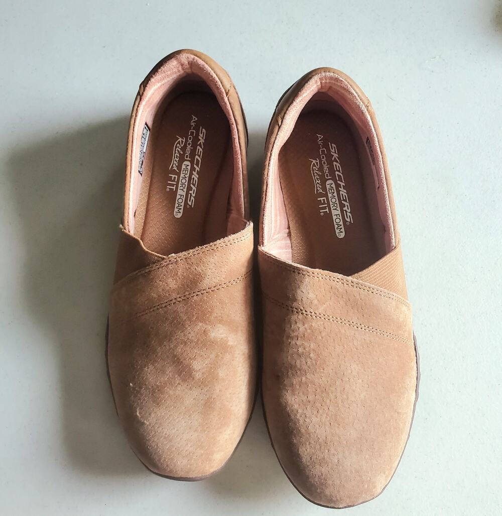 Sketchers Womens Tan Preppy  Suede Slip On Loafers Size 7 Granny Casual